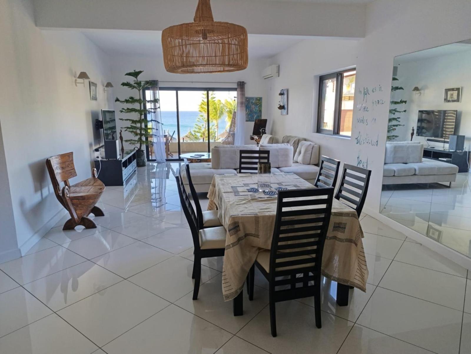 Magnificent Sea-View Apartment Flic-en-Flacq Esterno foto